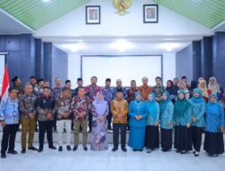 Hadiri Kegiatan TP PKK, Walikota Tanjungbalai Serahkan Baju untuk Kader