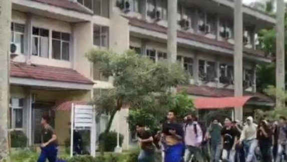 Mahasiswa Politeknik Negeri Medan Terlibat Bentrok, Saling Lempar dan Serang