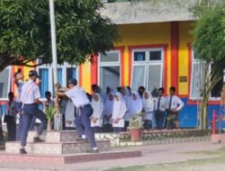 Kadisdik Padangsidimpuan Pimpin Upacara di SMPN 8