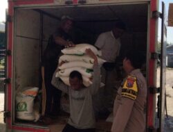 Bhabinkamtibmas Amankan Penyaluran Bantuan Cadangan Pangan