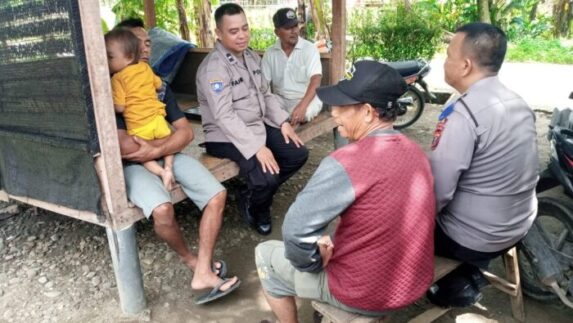 Bhabinkamtibmas Paya Mabar Stabat Laksanakan Cooling System