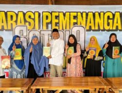 Syah Afandin Berikan Al-Qur’an untuk Kelompok Pengajian