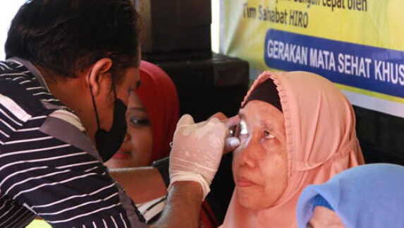 Yasyir Ridho Tinjau Pemeriksaan Mata Gratis Sahabat HIRO