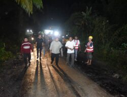 Bupati Tapsel Tinjau Pengaspalan Jalan di Angkola Selatan