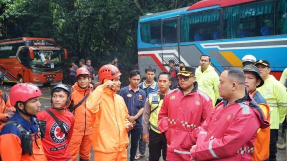 Kapolrestabes Medan Tinjau Lokasi Longsor di Sembahe