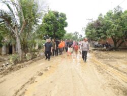 Langkah Cepat Bupati Tapsel, Jalan Lintas Terdampak Banjir Telah Normal
