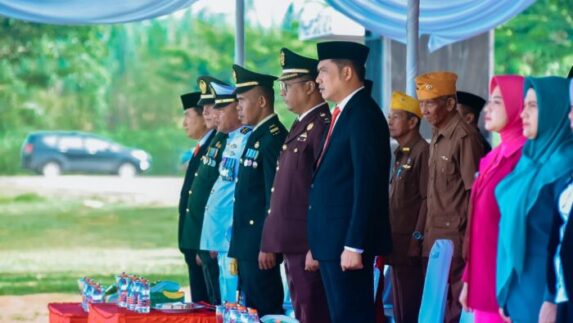Pj Bupati Batu Bara Serahkan Bantuan Bedah Rumah
