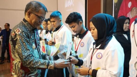 Pjs Walikota Tanjungbalai Hadiri Penganugerahan Atlet Berprestasi