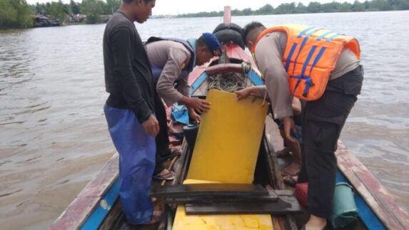 Sat Polairud Polres Tanjungbalai Monitoring Keluar Masuk Kapal
