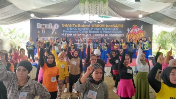 Syah Afandin-Tiorita Gandeng Pengusaha Buka Peluang Bagi Pencari Kerja