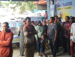 Tim Pemenangan SATRIA Salurkan Bantuan Beras ke Abang Becak