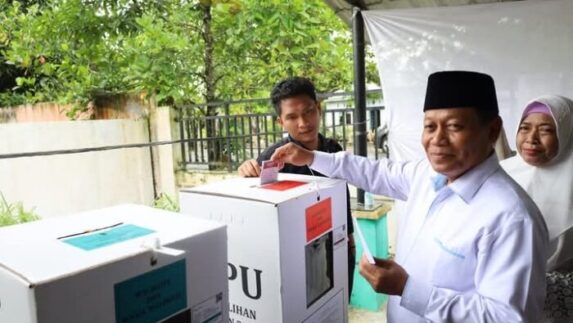 Walikota Tanjungbalai Nyoblos di TPS 07 Pahang
