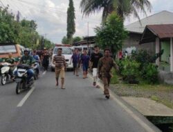 Warga Sibiru-biru Bawa Jenazah Korban Penyerangan Puluhan Pria Tegap ke Batalyon Armed