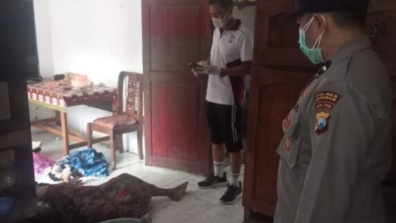 Hidup Sebatang Kara, Warga Jember Ditemukan Membusuk Dalam Rumah