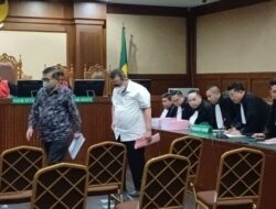 Jalani Sidang, Tiga Hakim Pembebas Ronald Tannur Terima Suap Rp1 Miliar