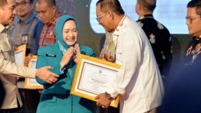 Kadis Kominfo Sumut Terima Penghargaan Mitra Kerja PKK