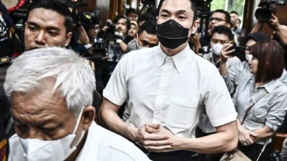Kasus Timah, Harvey Moeis Divonis 6,6 Tahun Penjara dan Bayar Rp210 Miliar