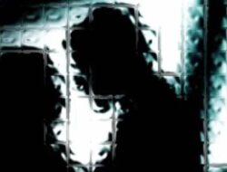 “Keloni” Istri Orang di Villa, Pak Kades Digerebek Warga