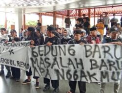 Massa Minta Pecat Anggota DPRD Gunungkidul Terlibat Kasus Asusila