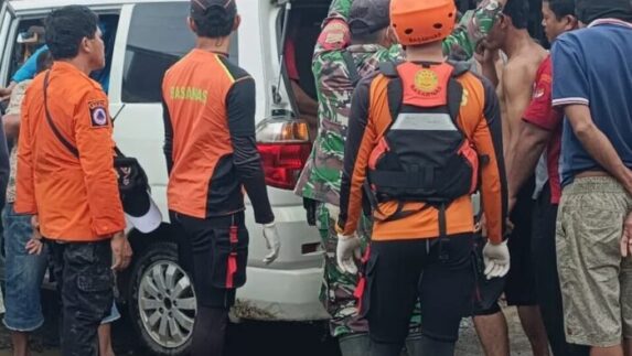 Pasutri di Simalungun Terseret Banjir Bandang