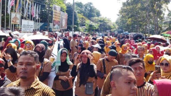 Tuntut PSU Serta Proses ASN Terlibat Kampanye, KPU dan Bawaslu Deli Serdang Didemo