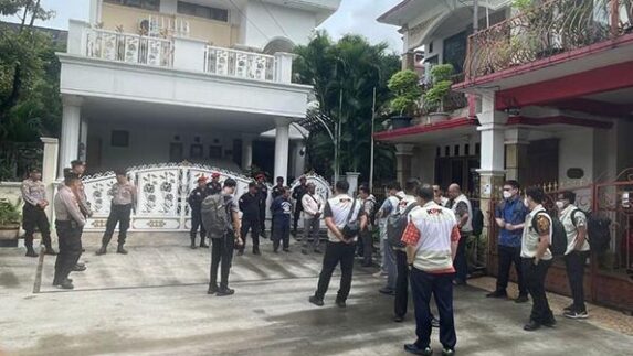 KPK Geledah Dua Rumah Milik Sekjen PDIP
