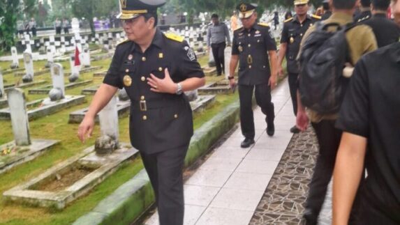 Kantor Imigrasi Belawan Gelar Upacara Tabur Bunga