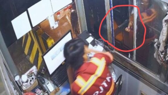 Ogah Bayar Parkir, Oknum PNS KSOP Todong Pistol ke Petugas Piket