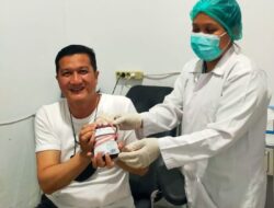Personil Polres Pakpak Bharat Bantu Masyarakat Donorkan Darah di RSUD Salak