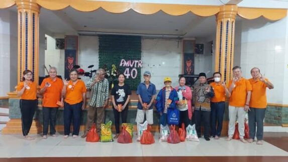 Vihara Tri Ratna Tanjung Balai Salurkan Bantuan Sosial