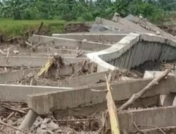 Baru Usai Dikerjakan, Pelindung Tebing Sungai Senilai Rp40 Miliar Ambruk