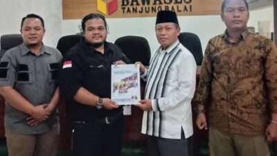 Bawaslu Tanjungbalai Serahkan Laporan Akhir Tahun 2024