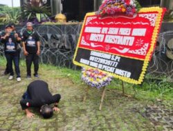 Dipecat Hasto, Eks Kader PDIP Sujud Syukur