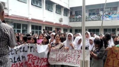 Gedung SMKN 10 Medan Didemo Terkait SNBP 2025