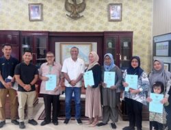 Region Head PTPN 1 Regional 1 Serahkan Akta Pelepasan Aset Eks HGU