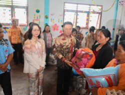 Bupati Bersama Wabup Humbahas Salurkan Bantuan Korban Puting Beliung