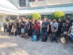 Imigrasi Kelas II TPI TBA Terima Pelimpahan 70 PMI Non Prosedural