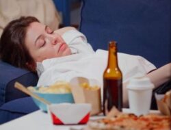 Jangan Langsung Tidur Setelah Makan, Ini Bahayanya