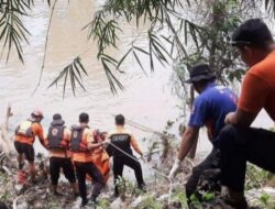 Jasad Wanita Tanpa Busana Ditemukan Tersangkut di Tumpukan Sampah