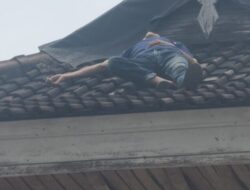 Kepergok Masuk Rumah Warga, Pria Ini Pura-pura Pingsan Diatas Genteng