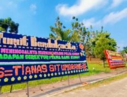 Lamban Tangani Kasus Dirut Bank Sumut, Papan Bunga Turut Berduka “Hiasi” Mapolda