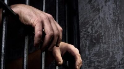 Ngamuk Minta Jatah Minuman Kaleng, Jago Kandang Dikandangkan