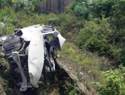 Petugas Diduga Lalai, Mobil Tertabrak Kereta Api