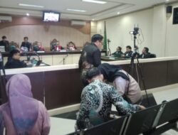 Terdakwa Dugaan Suap Minta Sidang Ditunda, Ingin Dampingi Istri Lahiran