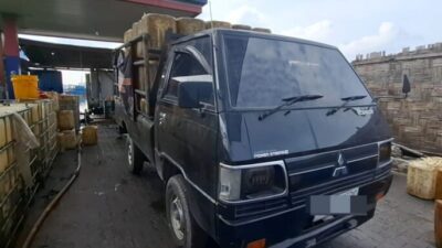 Tim Gabungan Gerebek Gudang Diduga Milik Mafia Solar