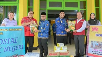 Walikota Padangsidimpuan Terima Bantuan untuk Korban Banjir dan Longsor