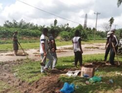 Karang Taruna Karang Keri Gotong-royong Perbaiki Jalan Rusak