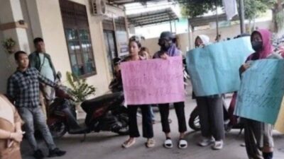Keluhkan Kinerja Kepling, Warga Geruduk Kantor Camat Medan Deli