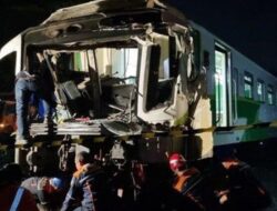 Tabrak Truck di Perlintasan, Asisten Kereta Commuterline Meninggal