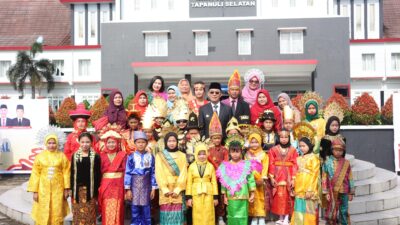 Bupati Tapsel Pimpin Upacara Hardiknas Tahun 2025